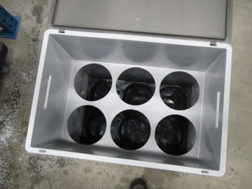 Persluchtflessenbak 600x400x690 mm voorzien van ø162 mm gaten voor 6 flessen