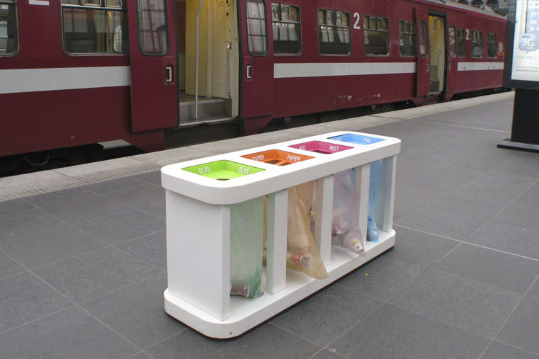 Nieuwe afvalbakken stations België 