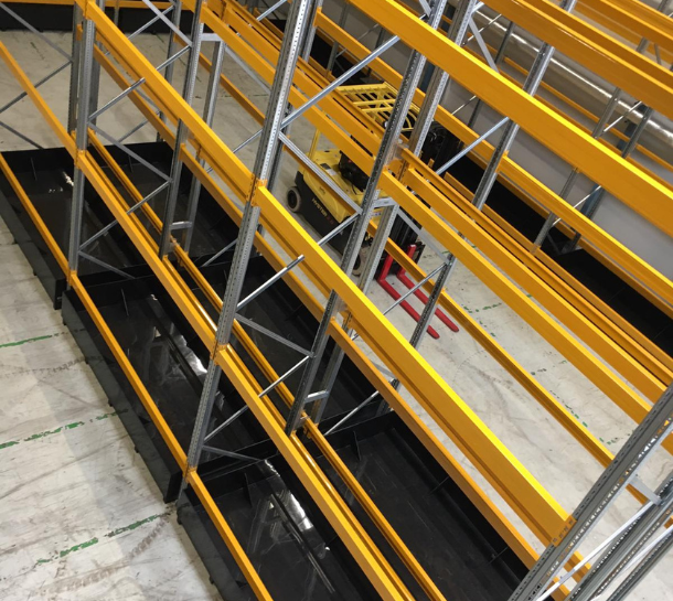 Maatwerk lekbak onder stelling