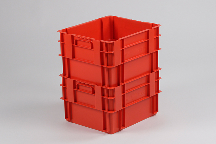 Draaistapelbakken gestapeld